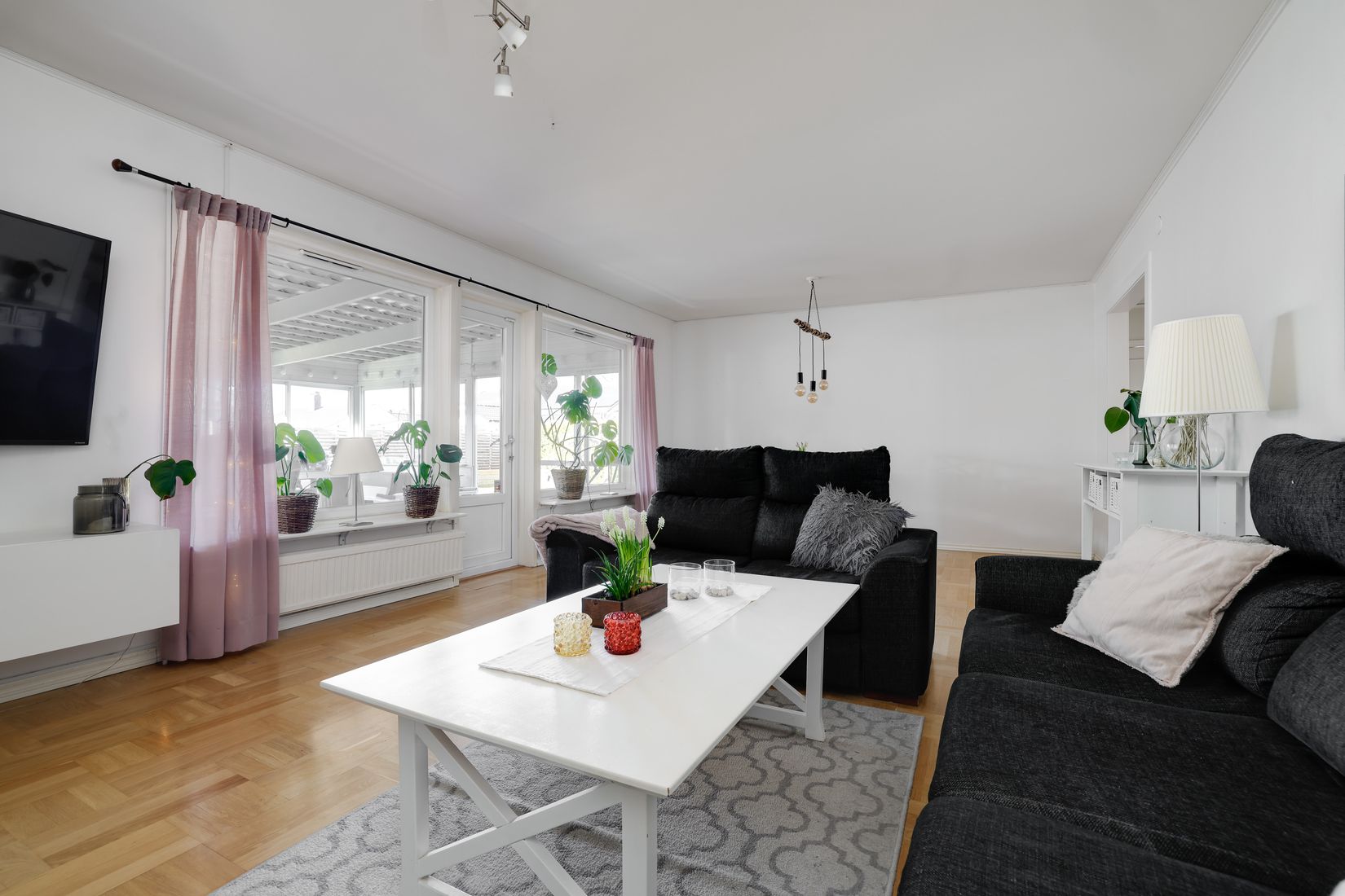 Villa, Vinbärsgatan 12, Nya Hjärsta, Örebro