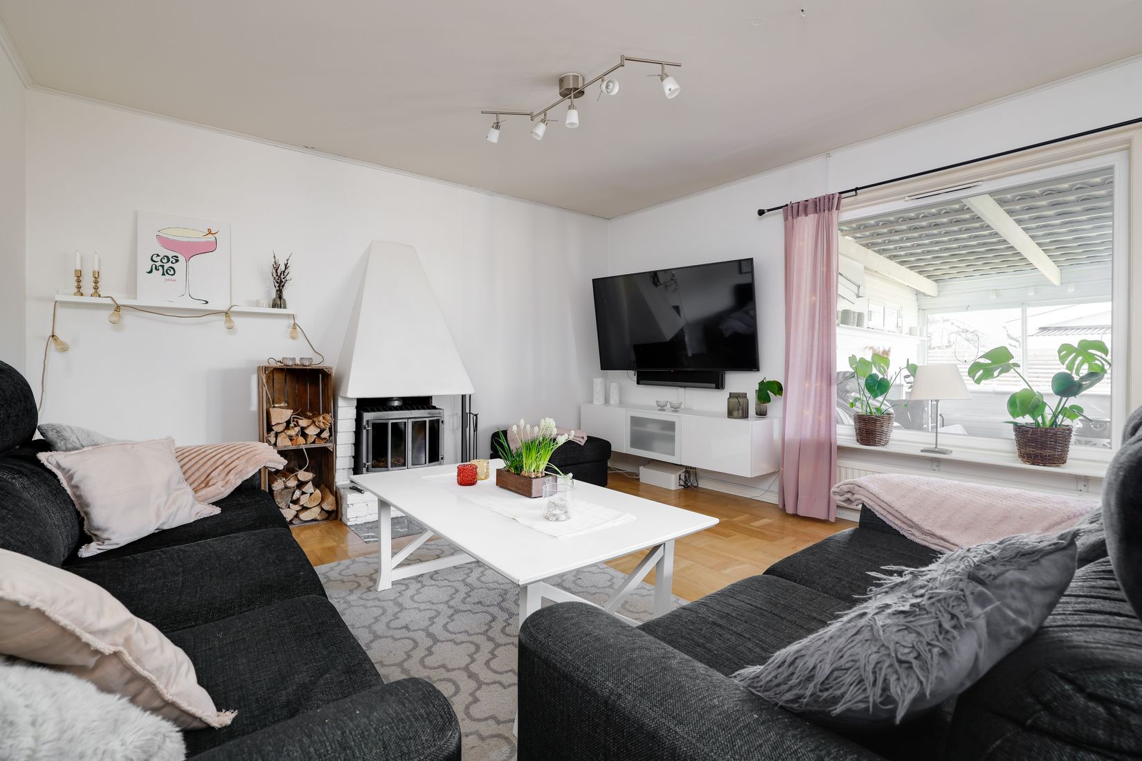 Villa, Vinbärsgatan 12, Nya Hjärsta, Örebro