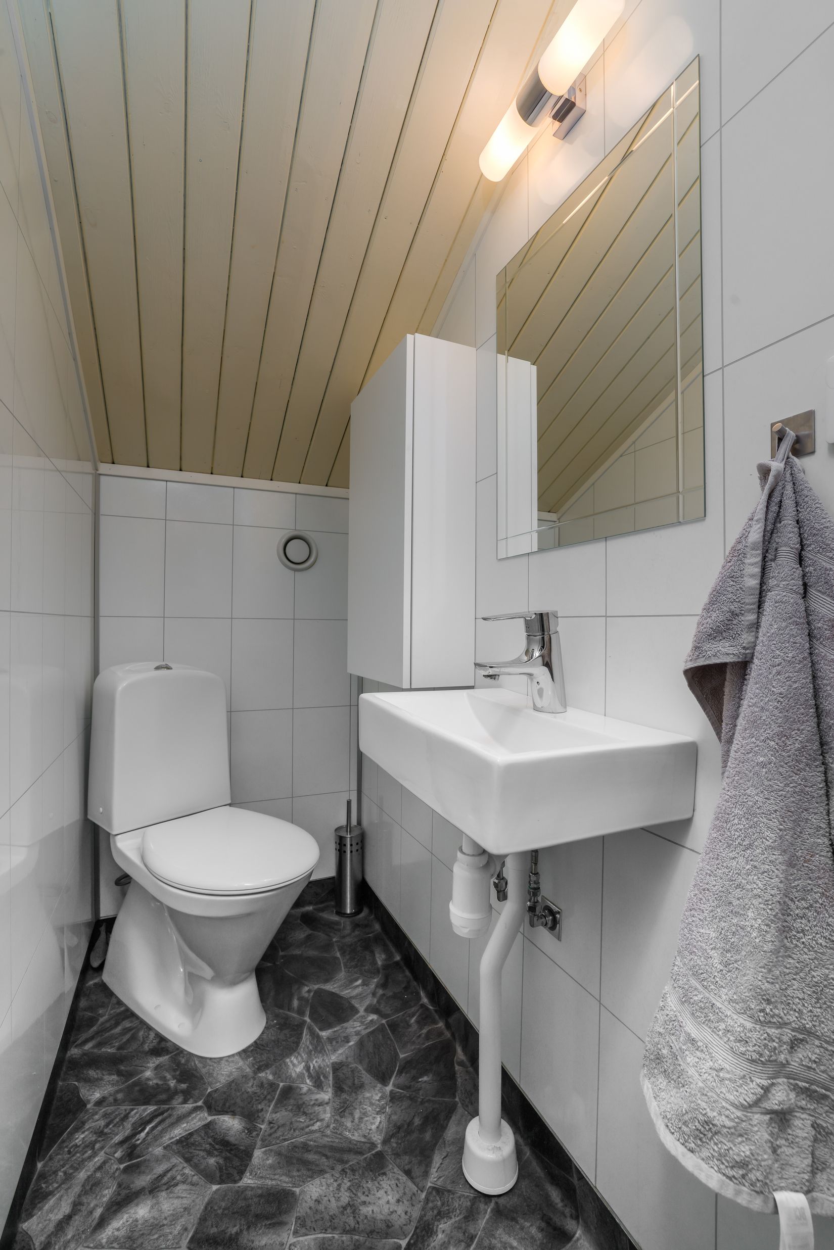 Villa, Vinbärsgatan 12, Nya Hjärsta, Örebro