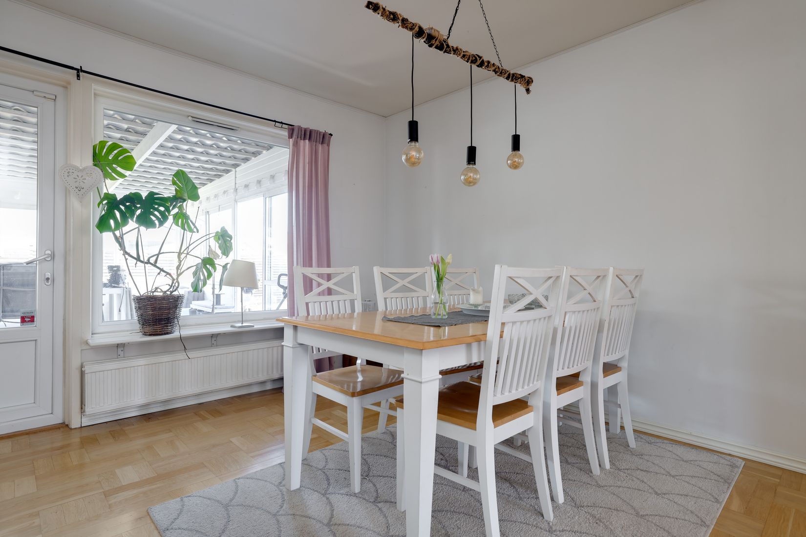 Villa, Vinbärsgatan 12, Nya Hjärsta, Örebro