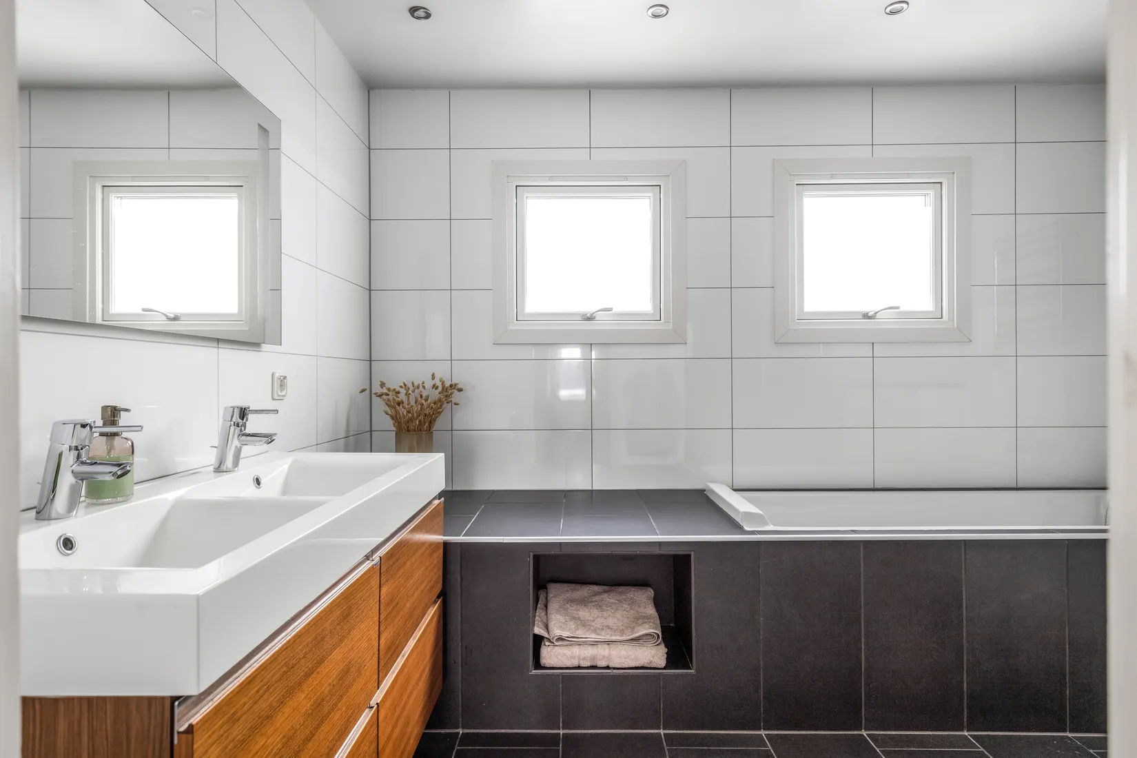 Villa, Radhus, Såningsvägen 100, Viksjö, Järfälla