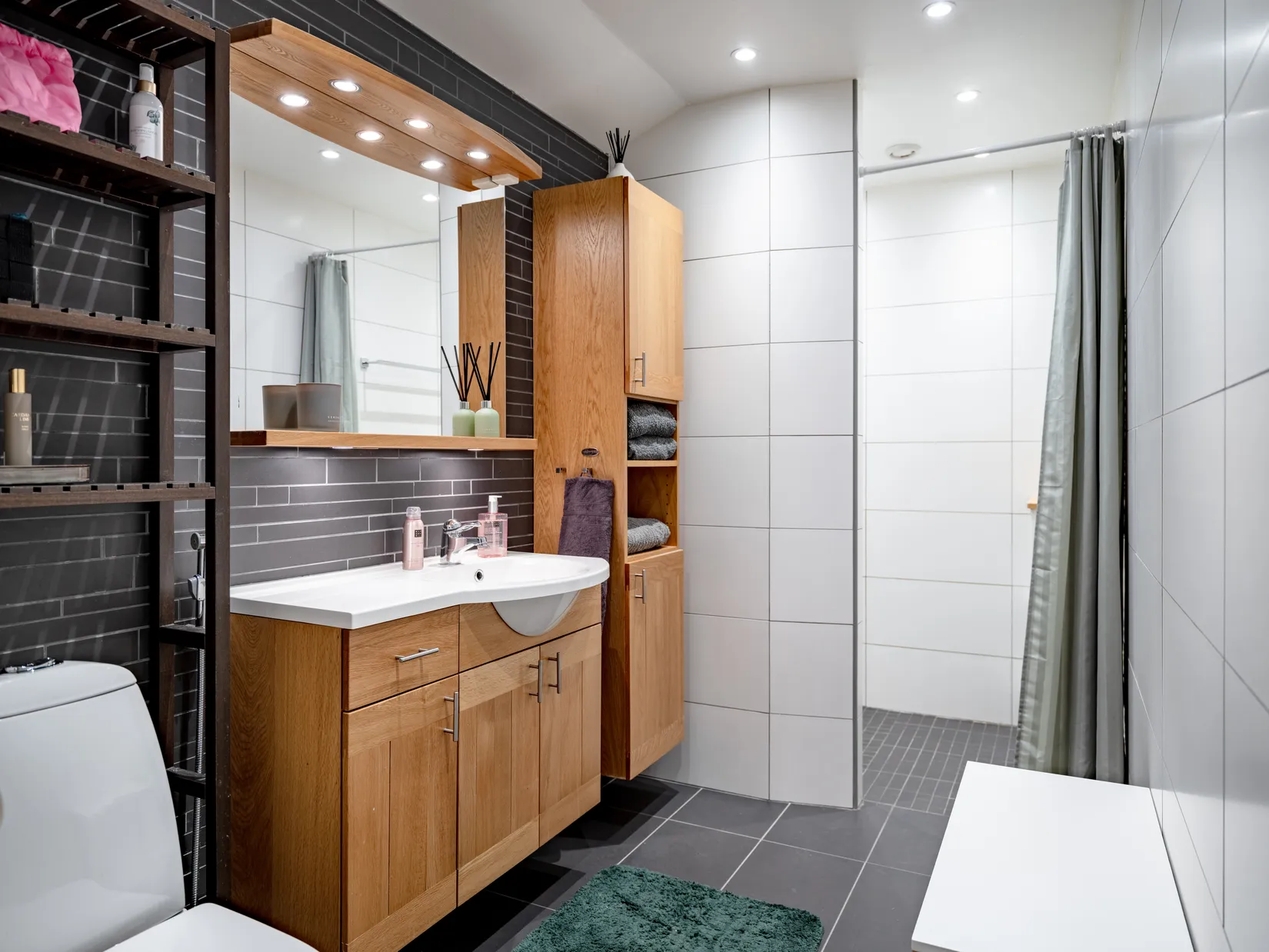 Villa, Radhus, Rosenhillsvägen 7, Bollstanäs, Upplands Väsby