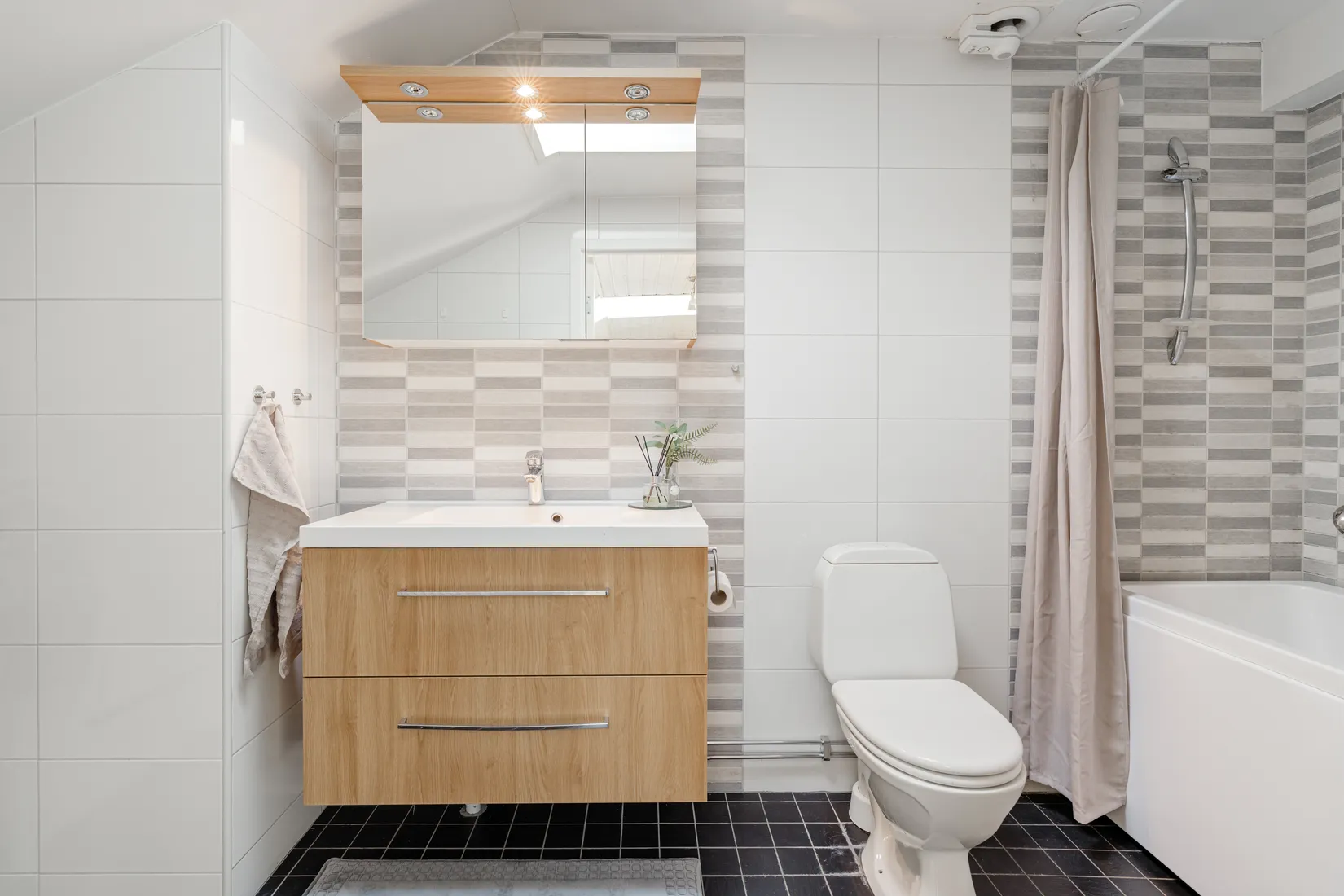 Villa, Radhus, Bergvägen 65, Rickeby, Vallentuna