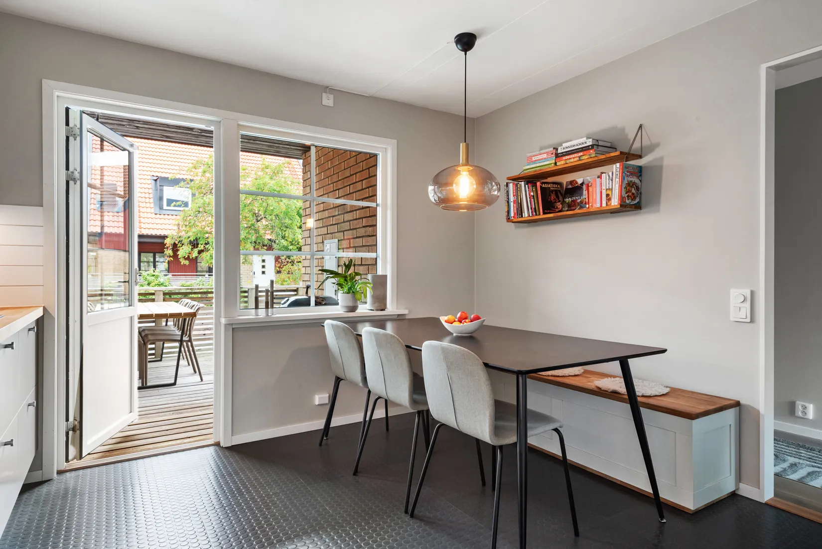 Radhus, Meijerfeldts väg 33, Näsbypark, Täby