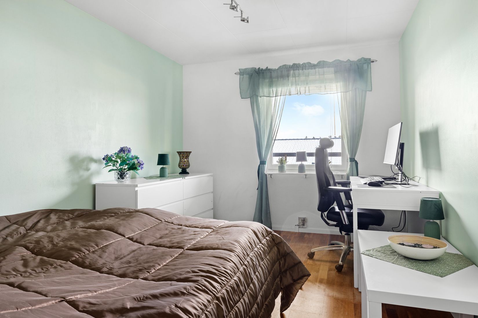 Bostadsrätt, Radhus, Lilla Hundens Gränd 24, Skälby, Järfälla