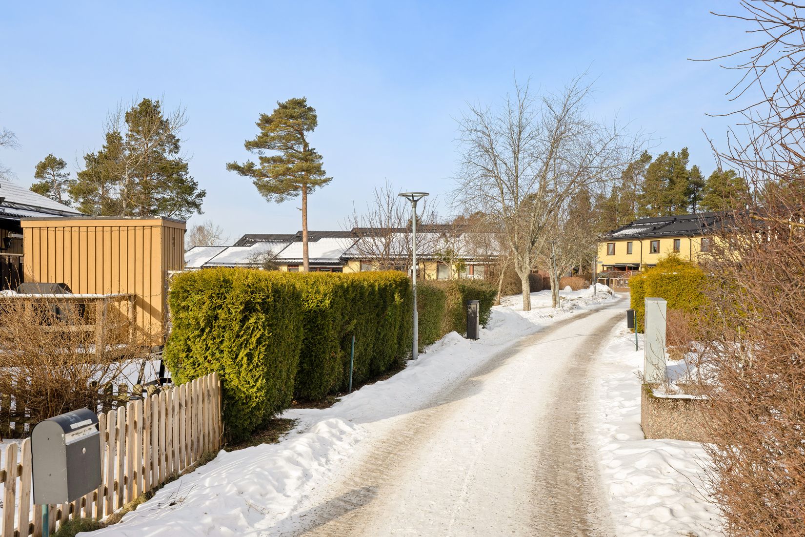 Bostadsrätt, Radhus, Lilla Hundens Gränd 24, Skälby, Järfälla