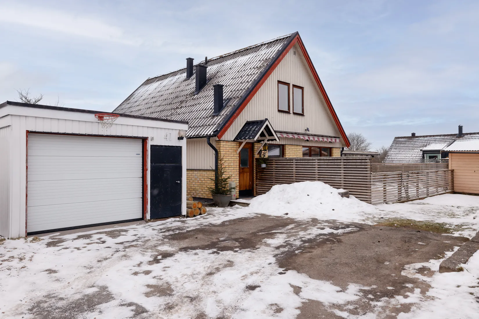 Villa, Skogsbacken 41, Kumla