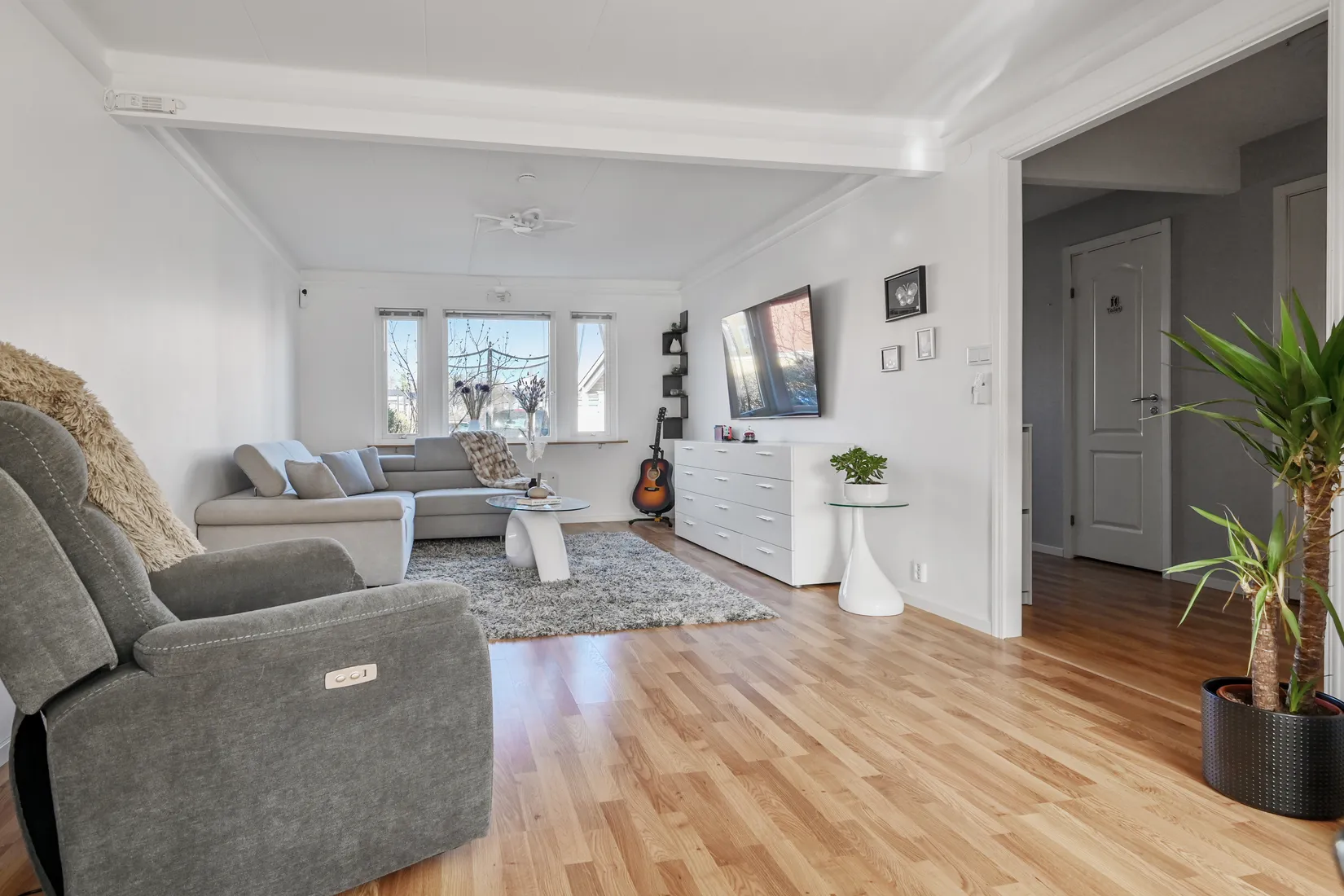 Villa, Radhus, Vattenmåravägen 69, Sjukyrkoberget, Upplands Väsby