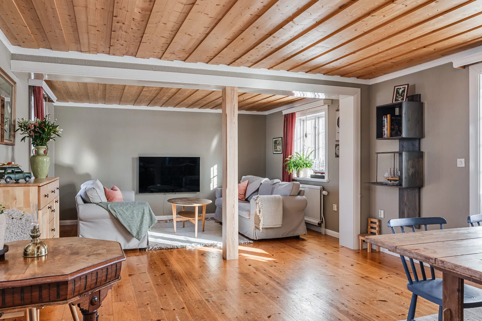 Villa, Hällne 237, Oviken, Berg