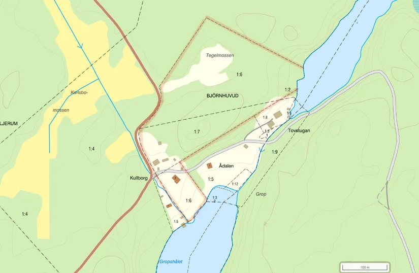 Villa, Gård/Skog, Grop Kullborg 2, Västervik