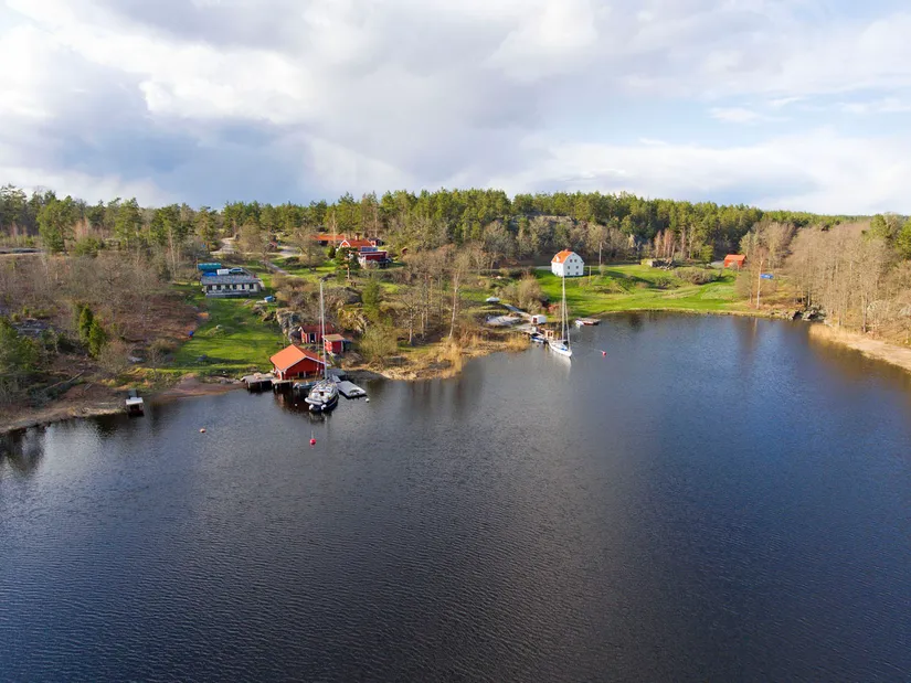 Villa, Gård/Skog, Grop Kullborg 2, Västervik