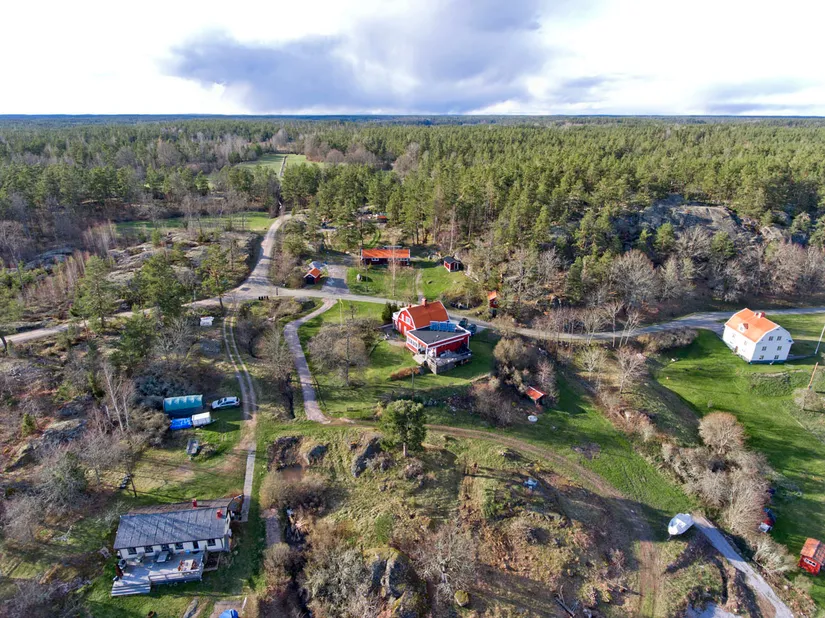 Villa, Gård/Skog, Grop Kullborg 2, Västervik