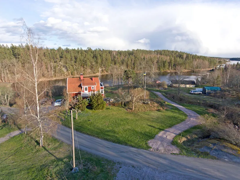 Villa, Gård/Skog, Grop Kullborg 2, Västervik