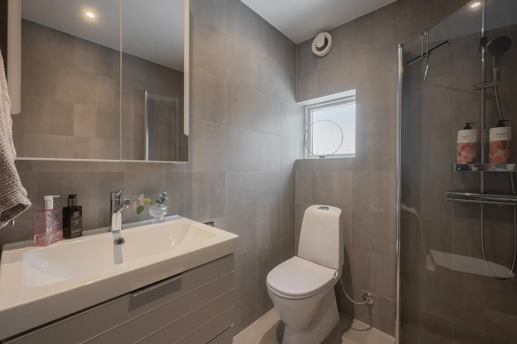 Villa, Skarphedens väg 5, Glömsta, Huddinge