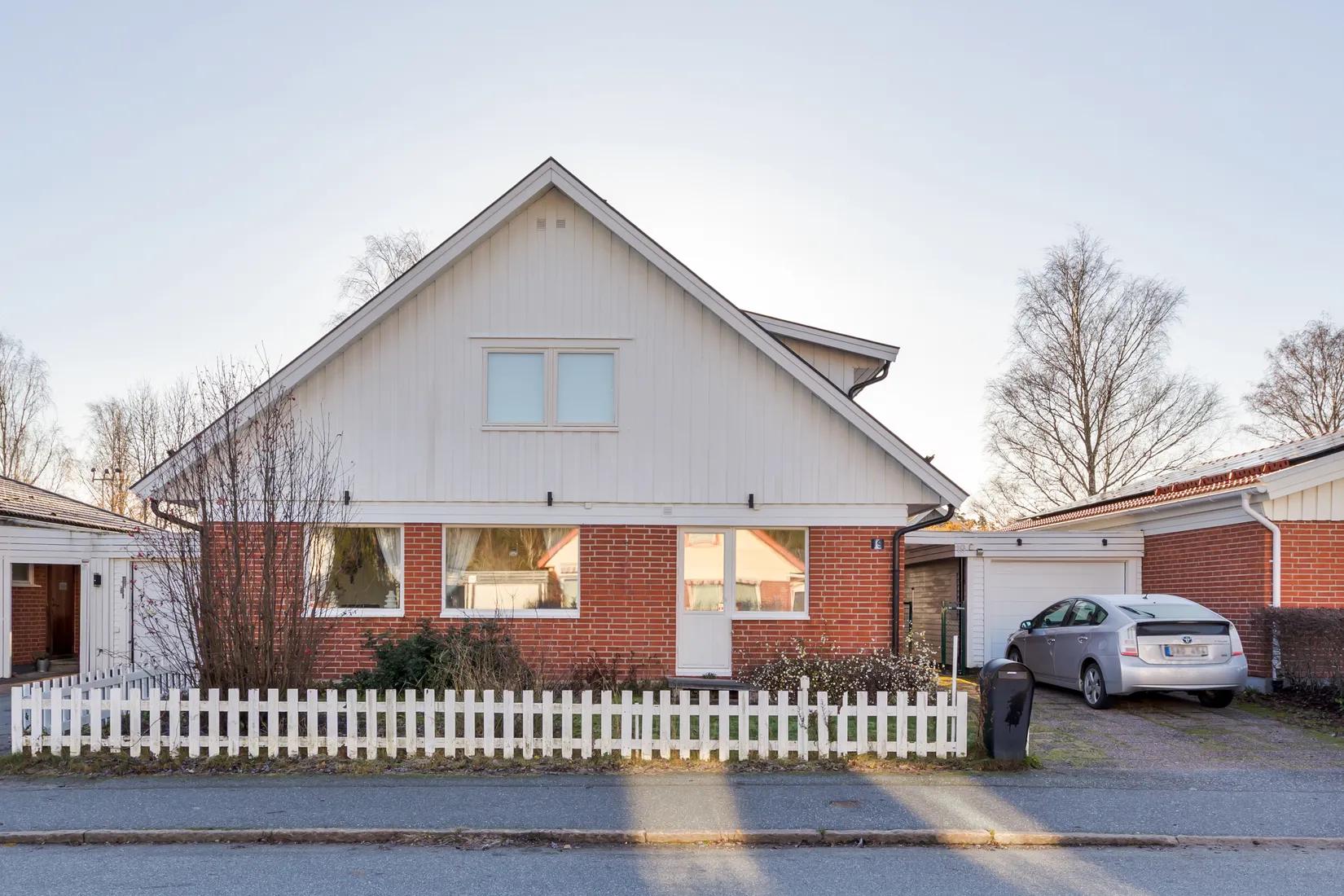 Radhus, Solrosvägen 19, Märsta Centralt, Sigtuna