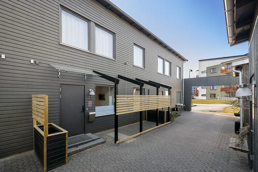 Radhus, Löjtnantsvägen 21, Barkarbystaden, Järfälla