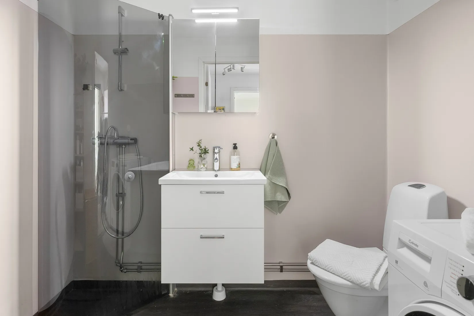 Bostadsrätt, Luffarbacken 6, Centralt, Österåker