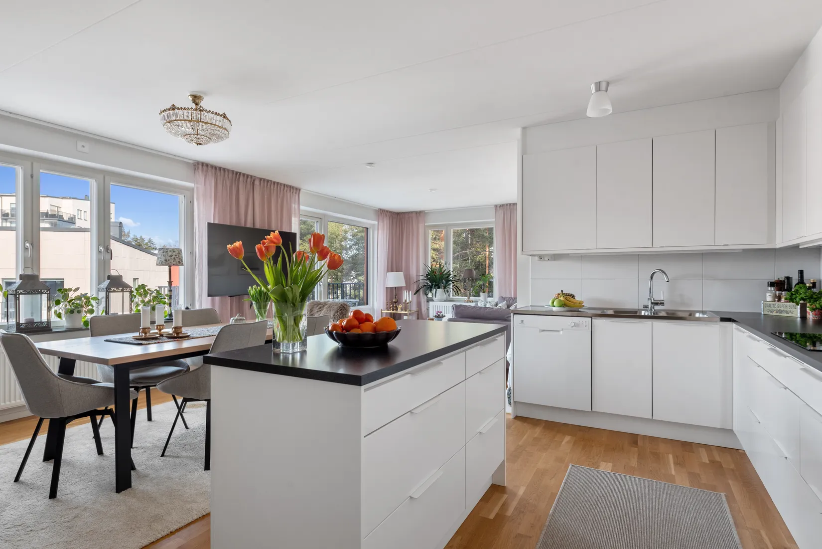 Bostadsrätt, Källtorpsvägen 3, högst upp i huset!, Näsbypark, Täby