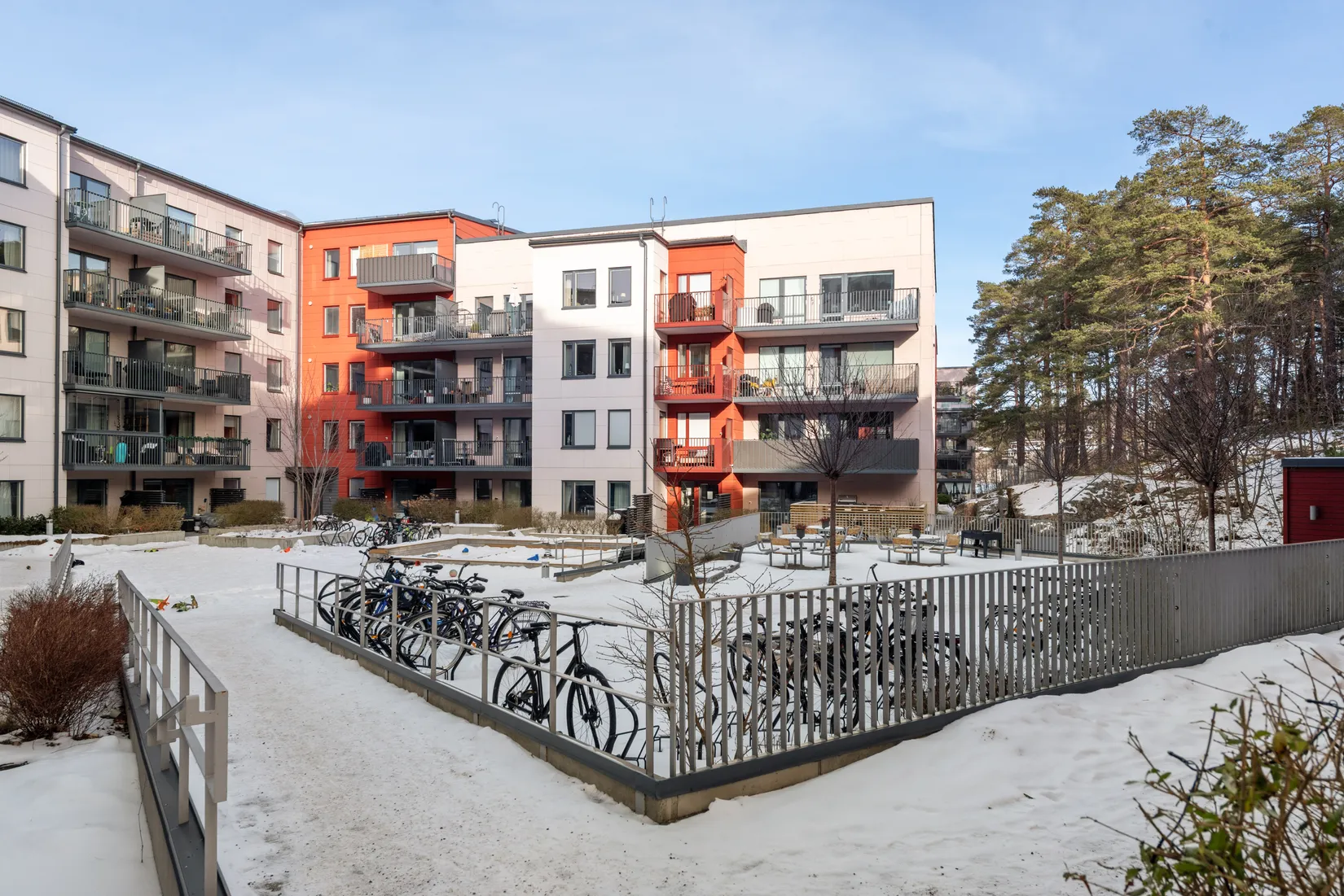Bostadsrätt, Källtorpsvägen 3, högst upp i huset!, Näsbypark, Täby