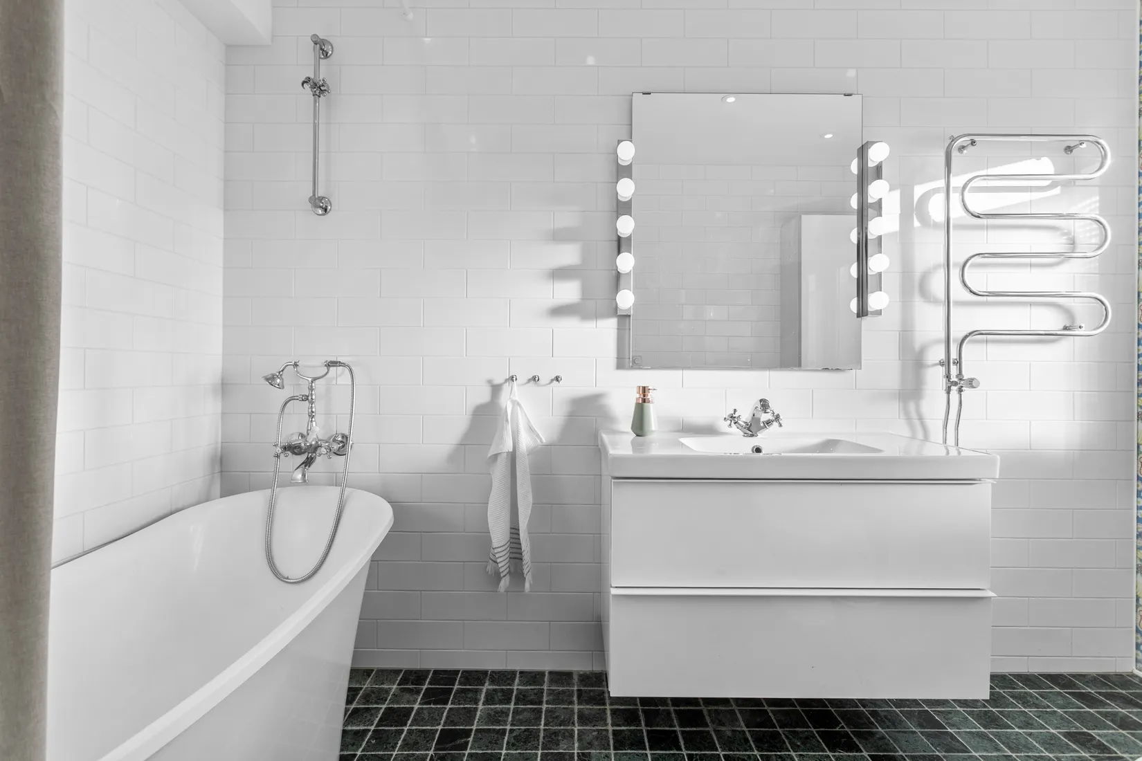 Villa, Love Almqvists väg 15, Fågelsången, Sollentuna