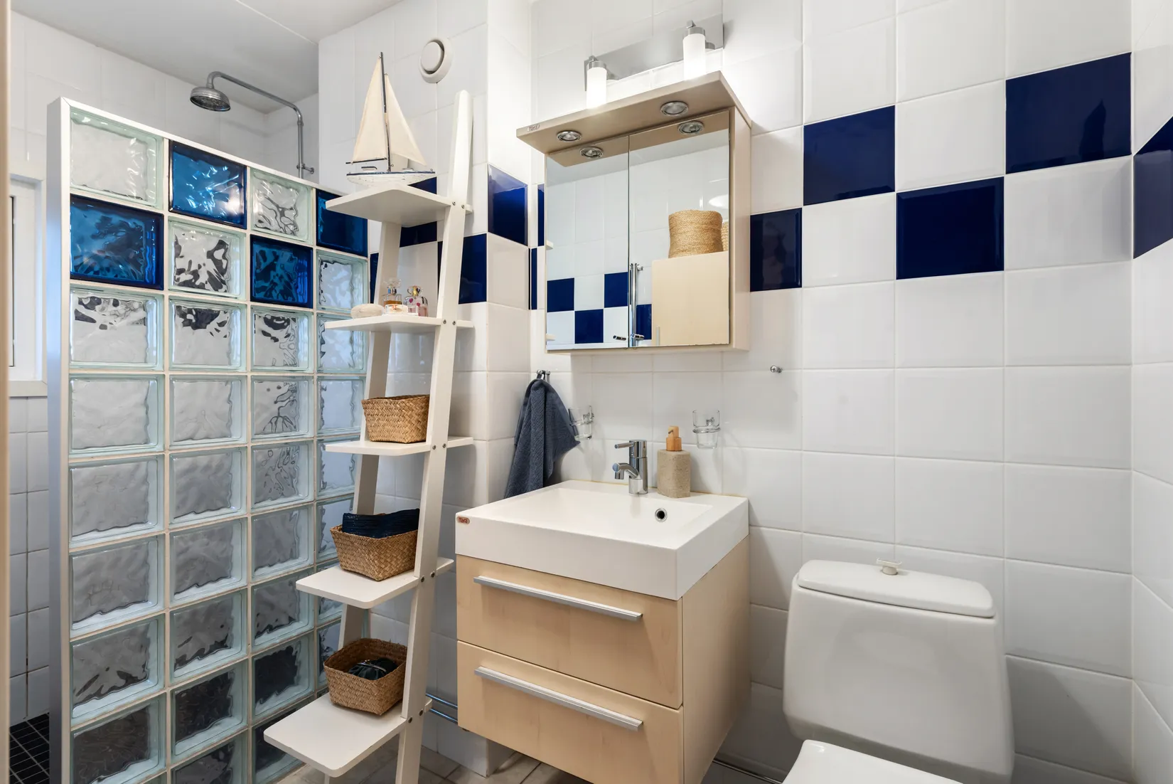 Villa, Radhus, Kopparvägen 82, Skarpäng, Täby