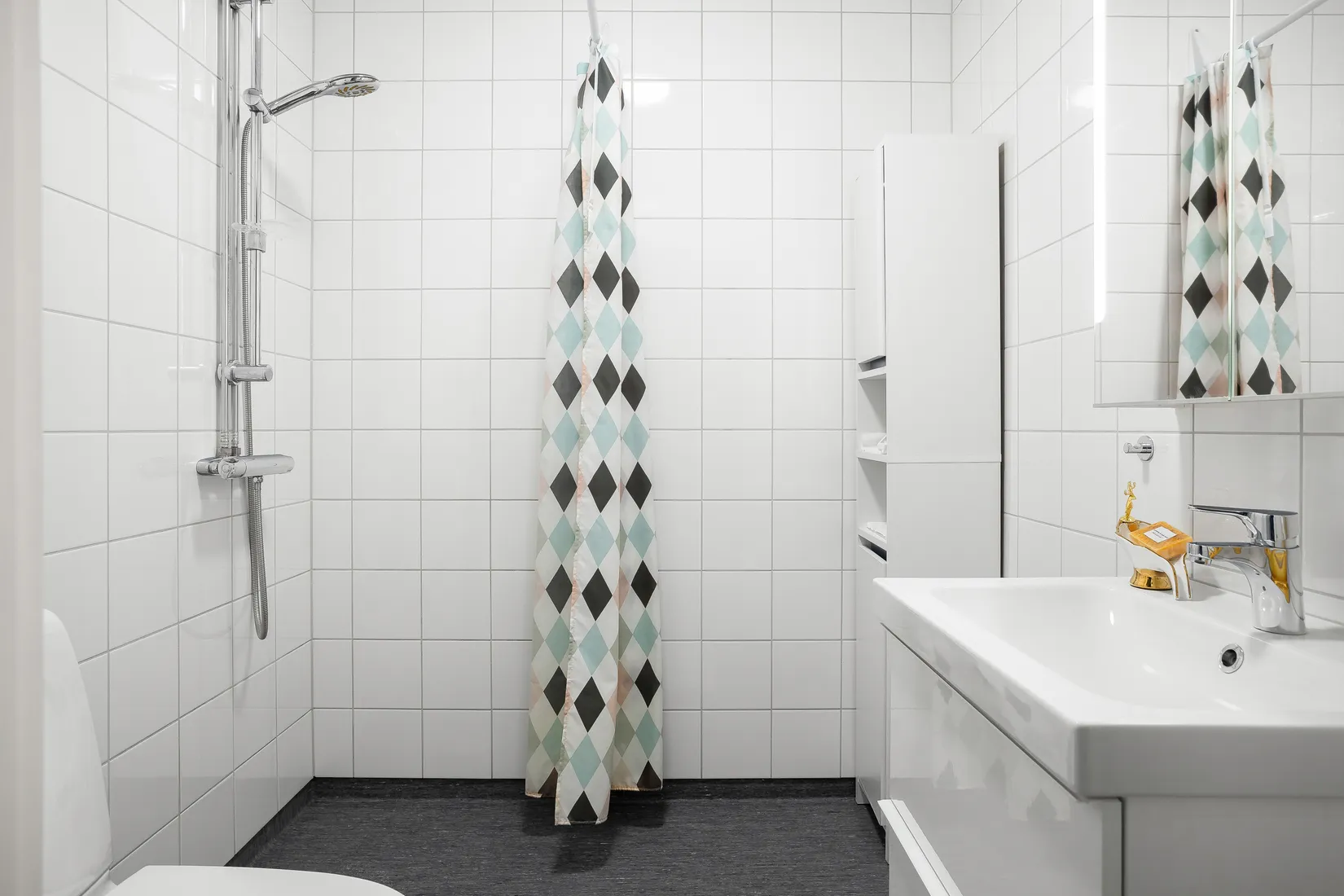 Radhus, Gärdesvägen 1 D, Väppeby äng, Håbo