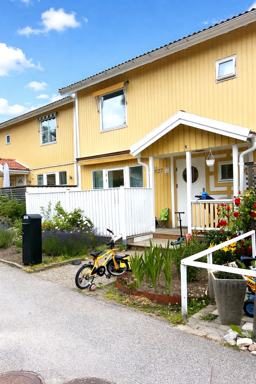 Radhus, Furuvägen 27, Gribbylund, Täby