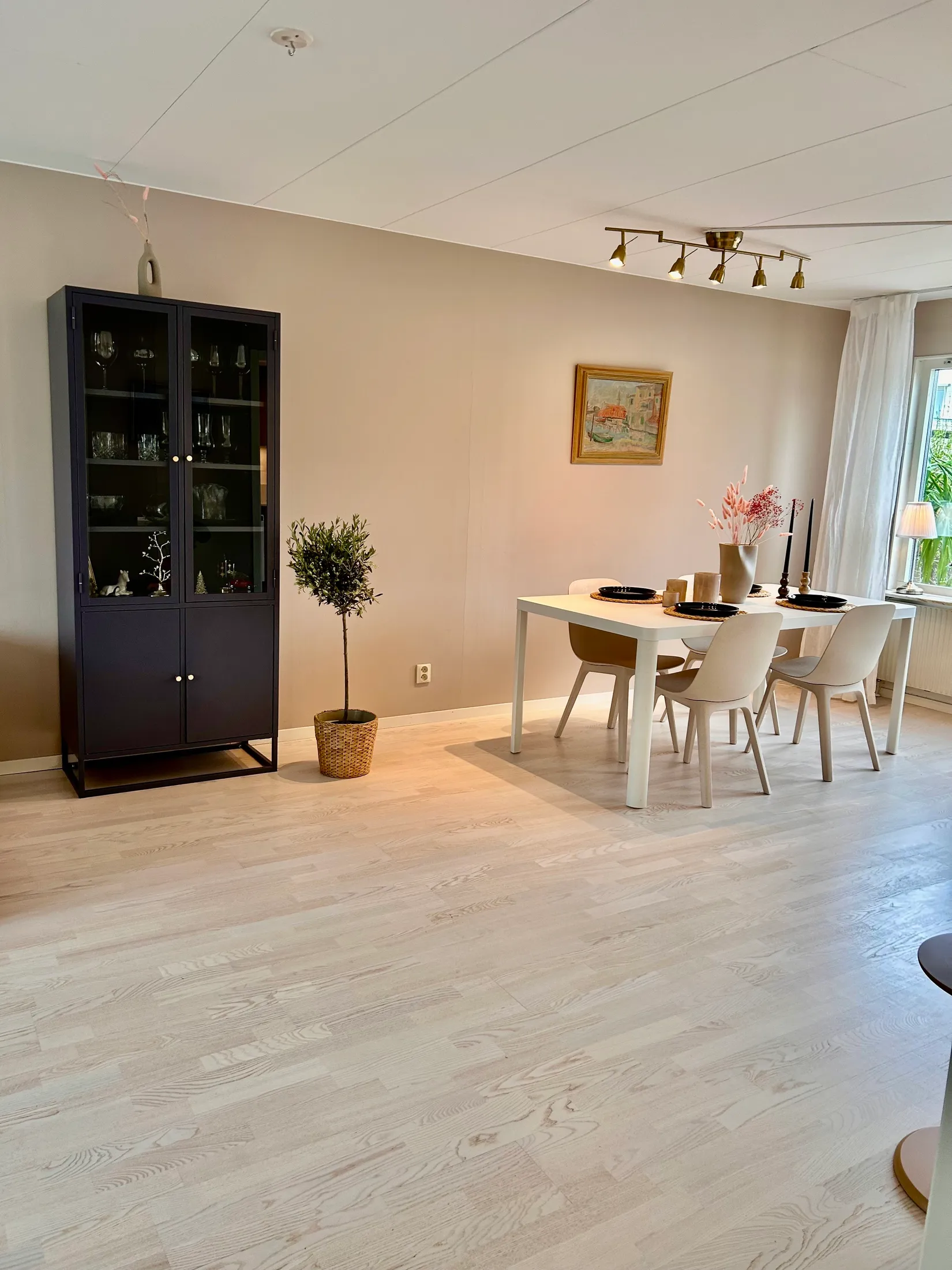 Radhus, Furuvägen 27, Gribbylund, Täby
