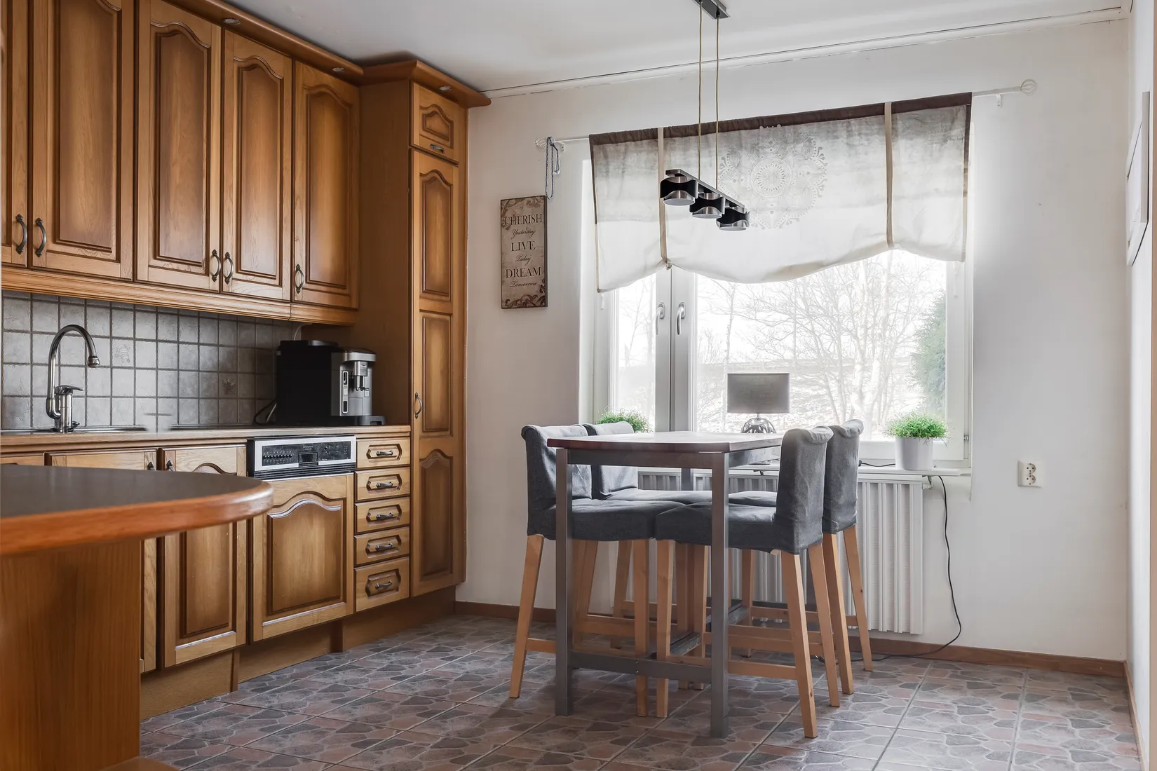 Bostadsrätt, Radhus, Glanshammarsvägen 74, Ringstorp, Örebro