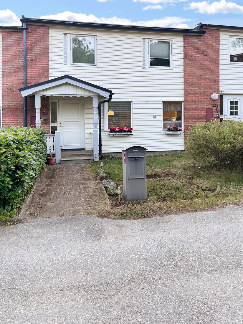 Villa, Radhus, Blåeldsvägen 120, Skälby, Järfälla