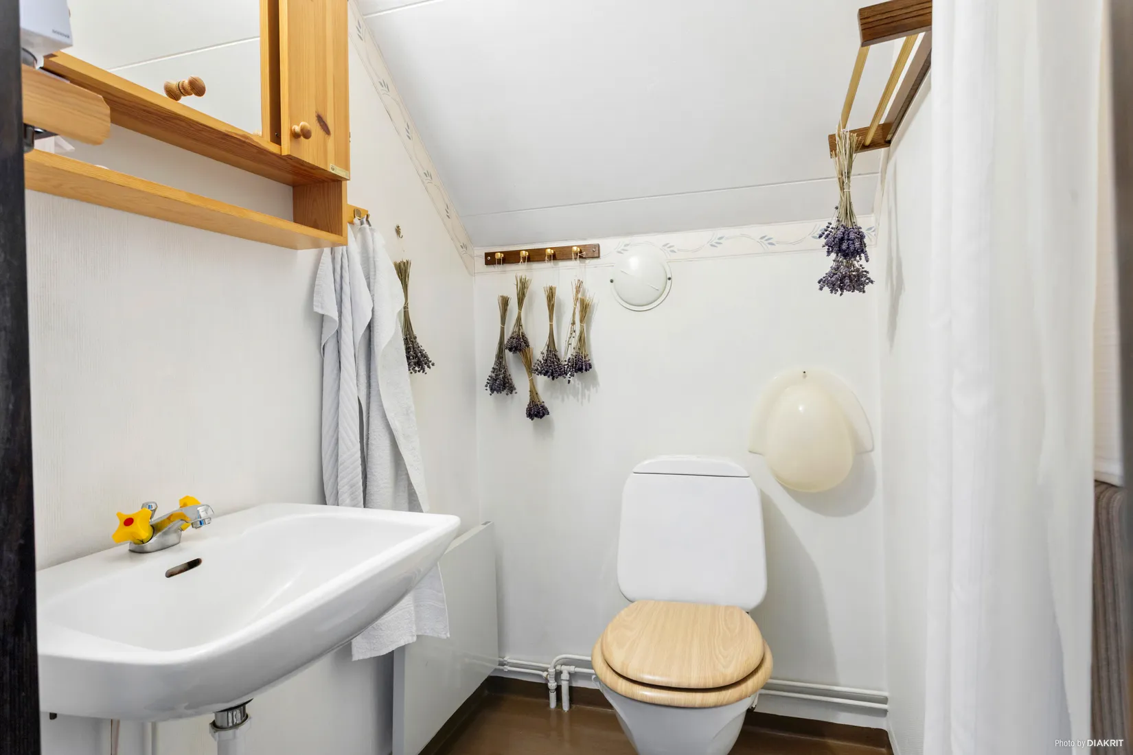 Villa, Lokes väg 3, Runnevål, Kil