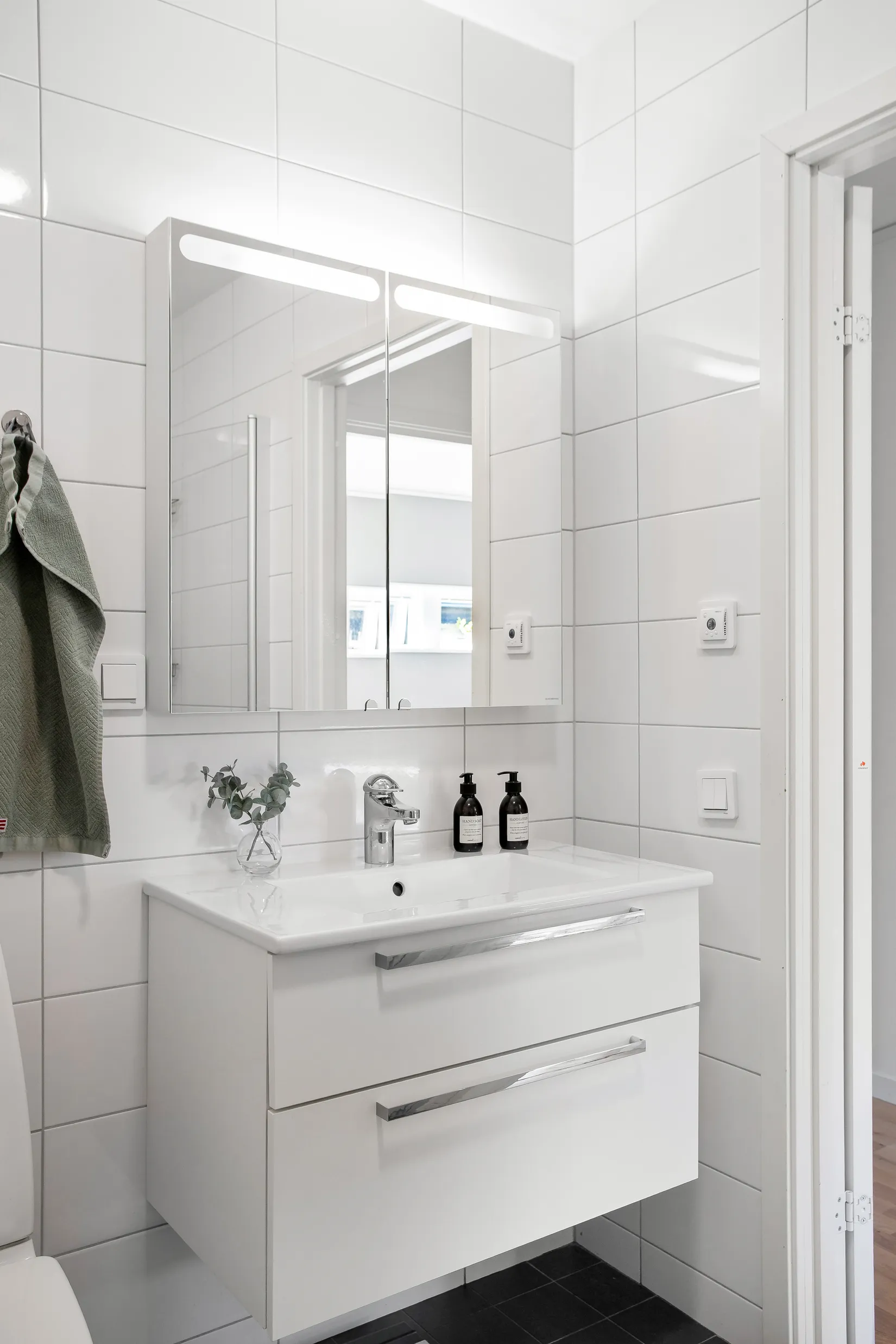 Radhus, Sandviksvägen 11 B, Norrboda, Upplands-Bro