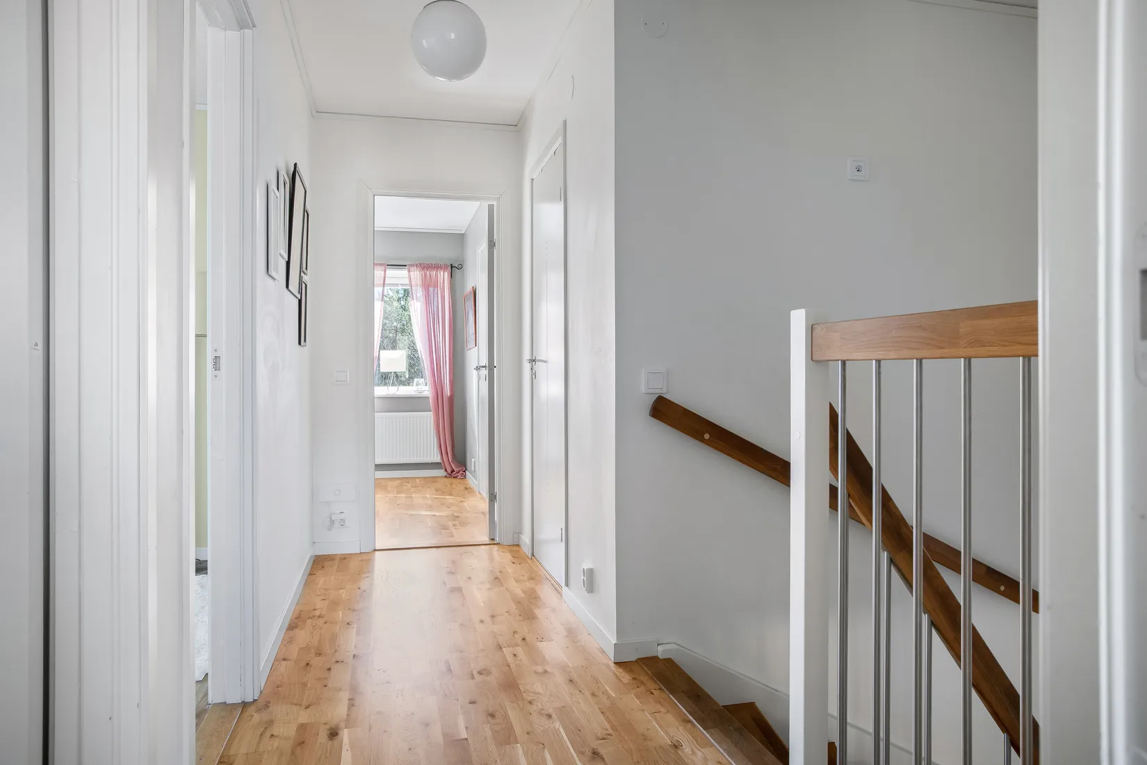 Radhus, Sandviksvägen 11 B, Norrboda, Upplands-Bro