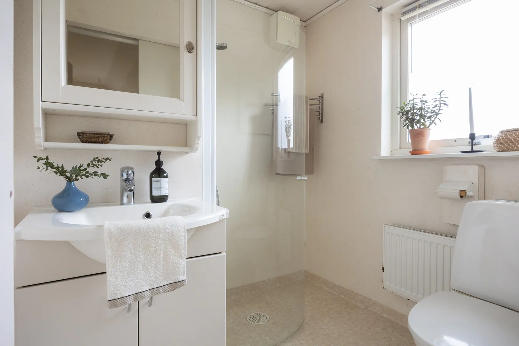 Villa, Röserna 375, Ale