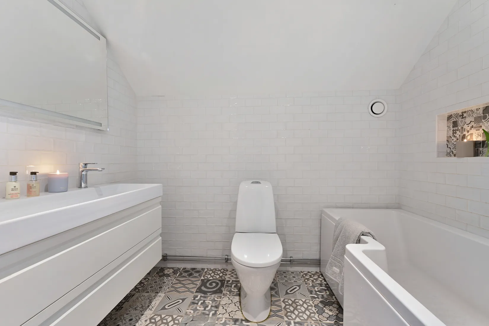 Villa, Alpbacken 15, Stortorp, Huddinge