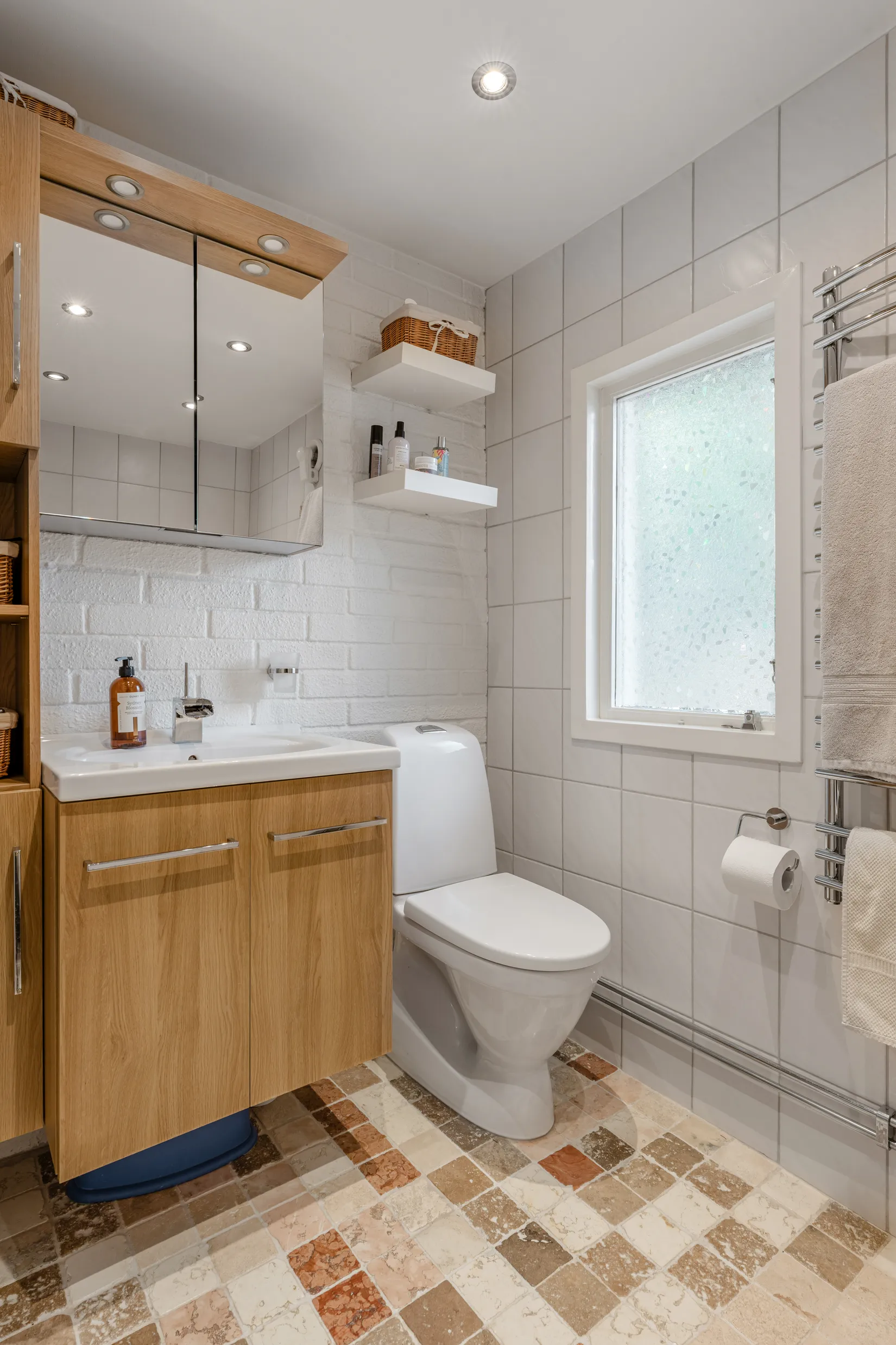 Villa, MOLNBYVÄGEN 15, Molnby, Vallentuna