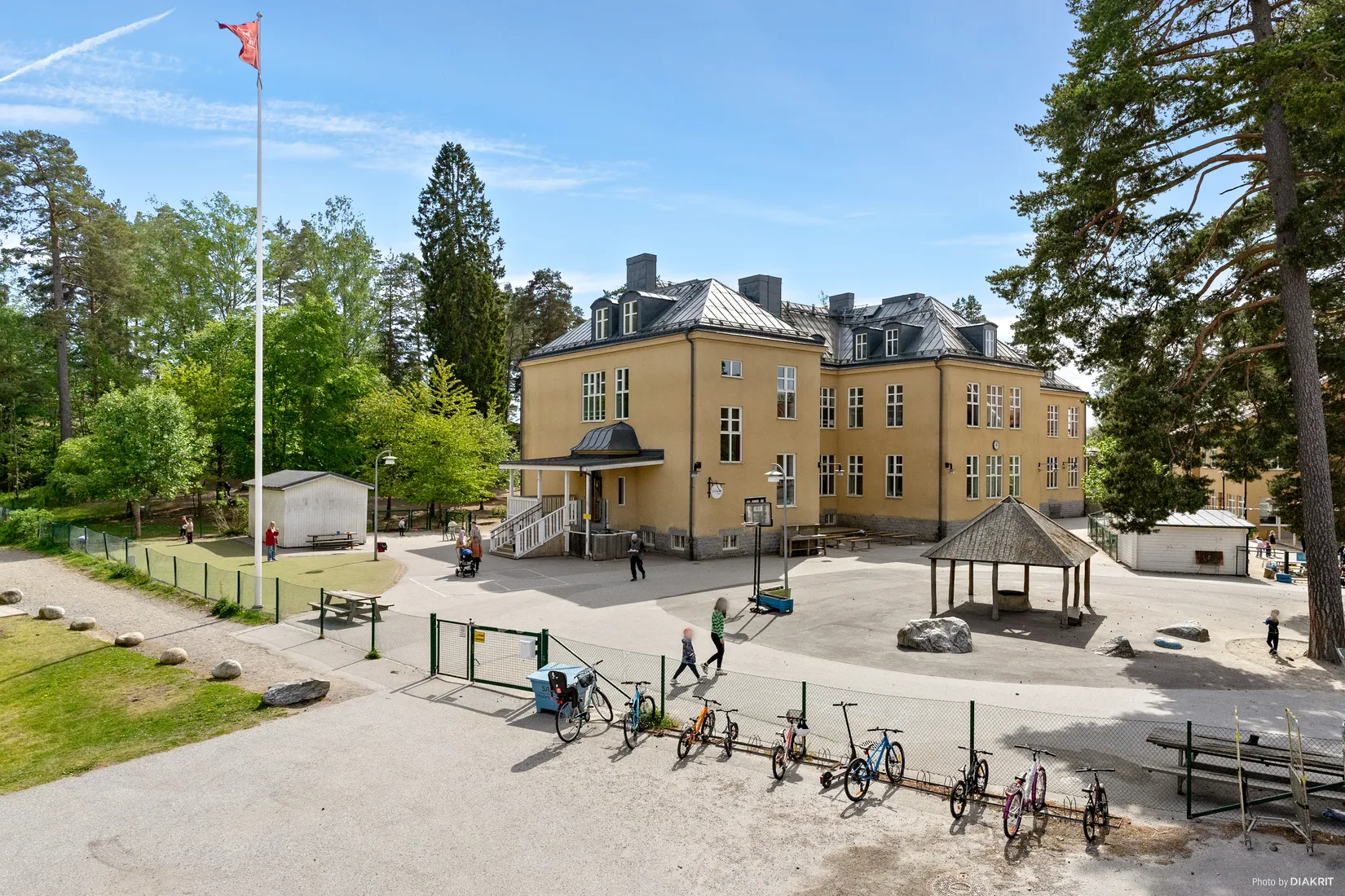 Bostadsrätt, Radhus, Petersbergsstigen 9C, Söderby Park, Salem