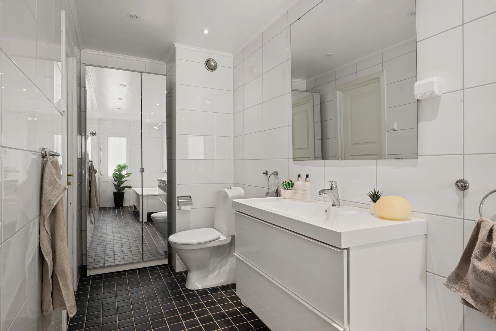 Villa, Radhus, Vitplistergränd 15, Hässelby Villastad, Stockholm