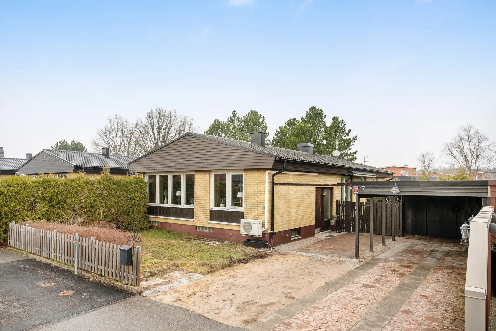 Radhus, Backavägen 17, Höör - Veterinärsområdet, Höör