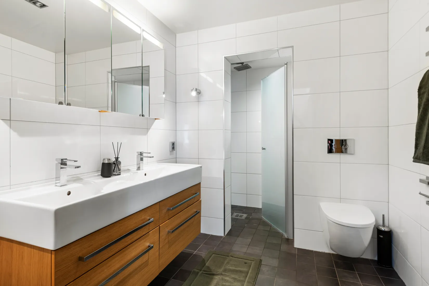 Villa, Radhus, Blockvägen 3, Vallabrink, Täby