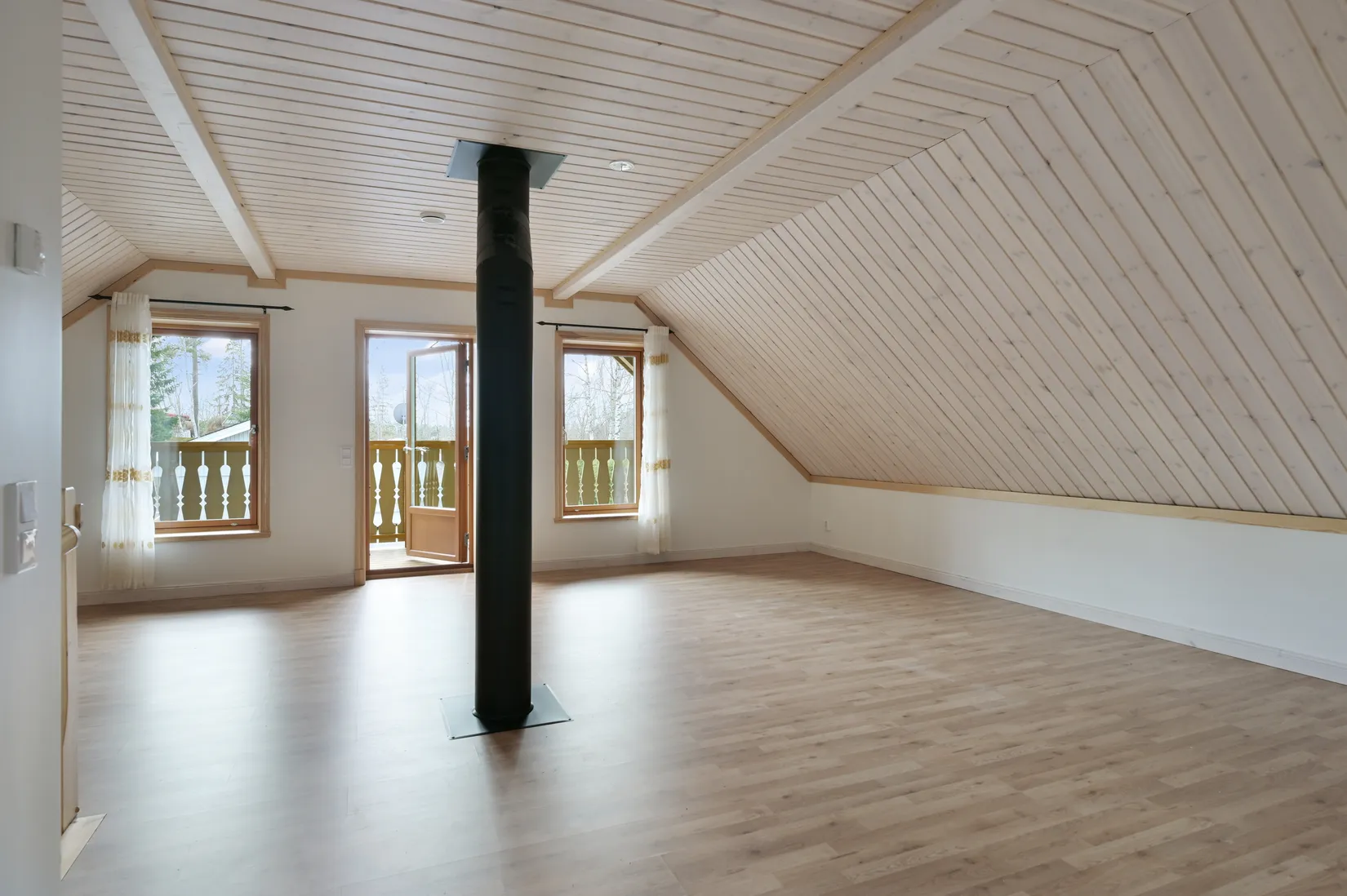 Villa, Aprilvägen 4, Trollbäcken, Tyresö