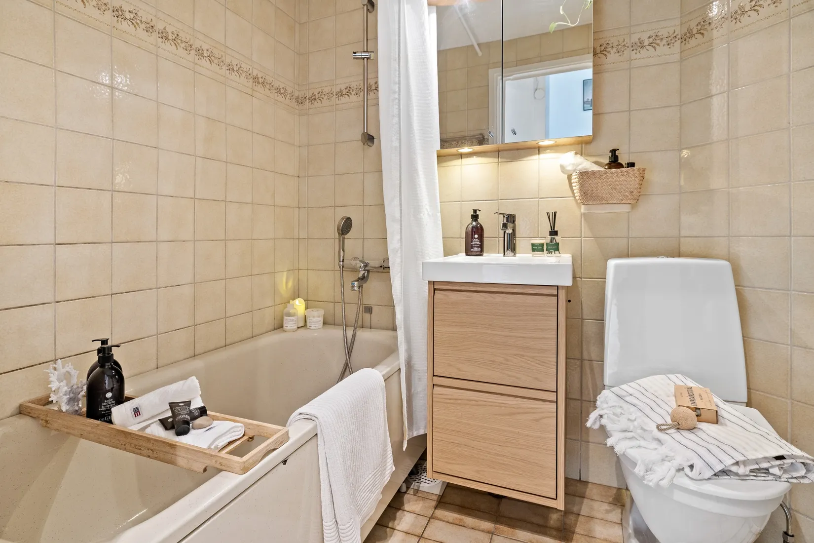 Bostadsrätt, Radhus, Sörgårdsvägen 133, Åkersberga Centrum, Österåker