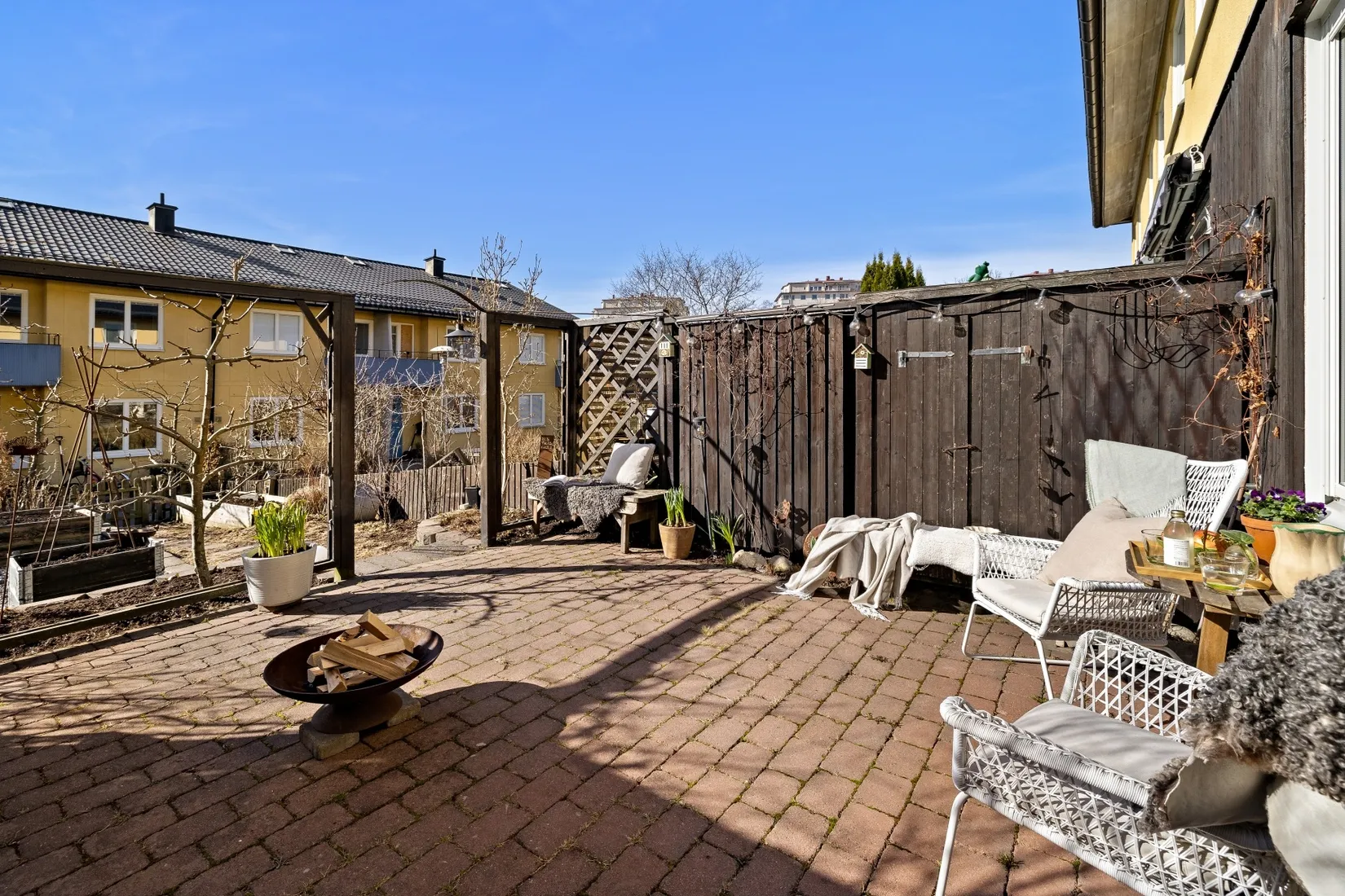 Bostadsrätt, Radhus, Sörgårdsvägen 133, Åkersberga Centrum, Österåker