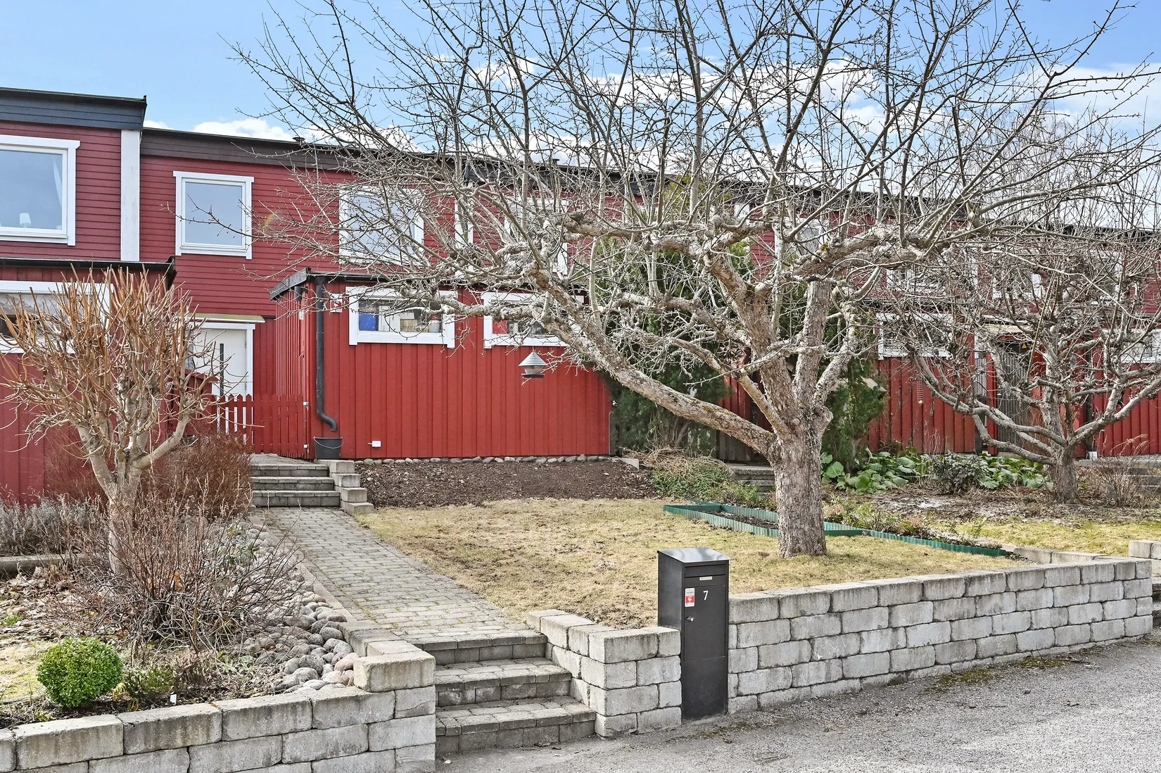 Radhus, Lingonvägen 7, Hemmesta, Värmdö