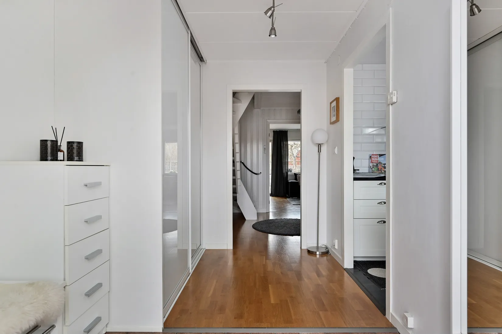 Radhus, Lingonvägen 7, Hemmesta, Värmdö