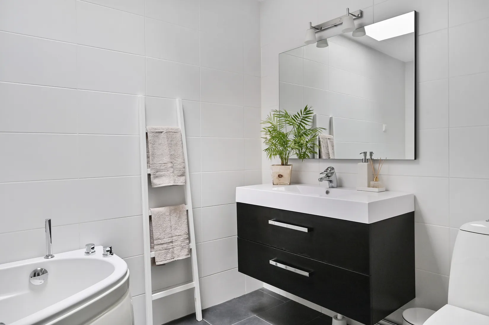 Radhus, Lingonvägen 7, Hemmesta, Värmdö