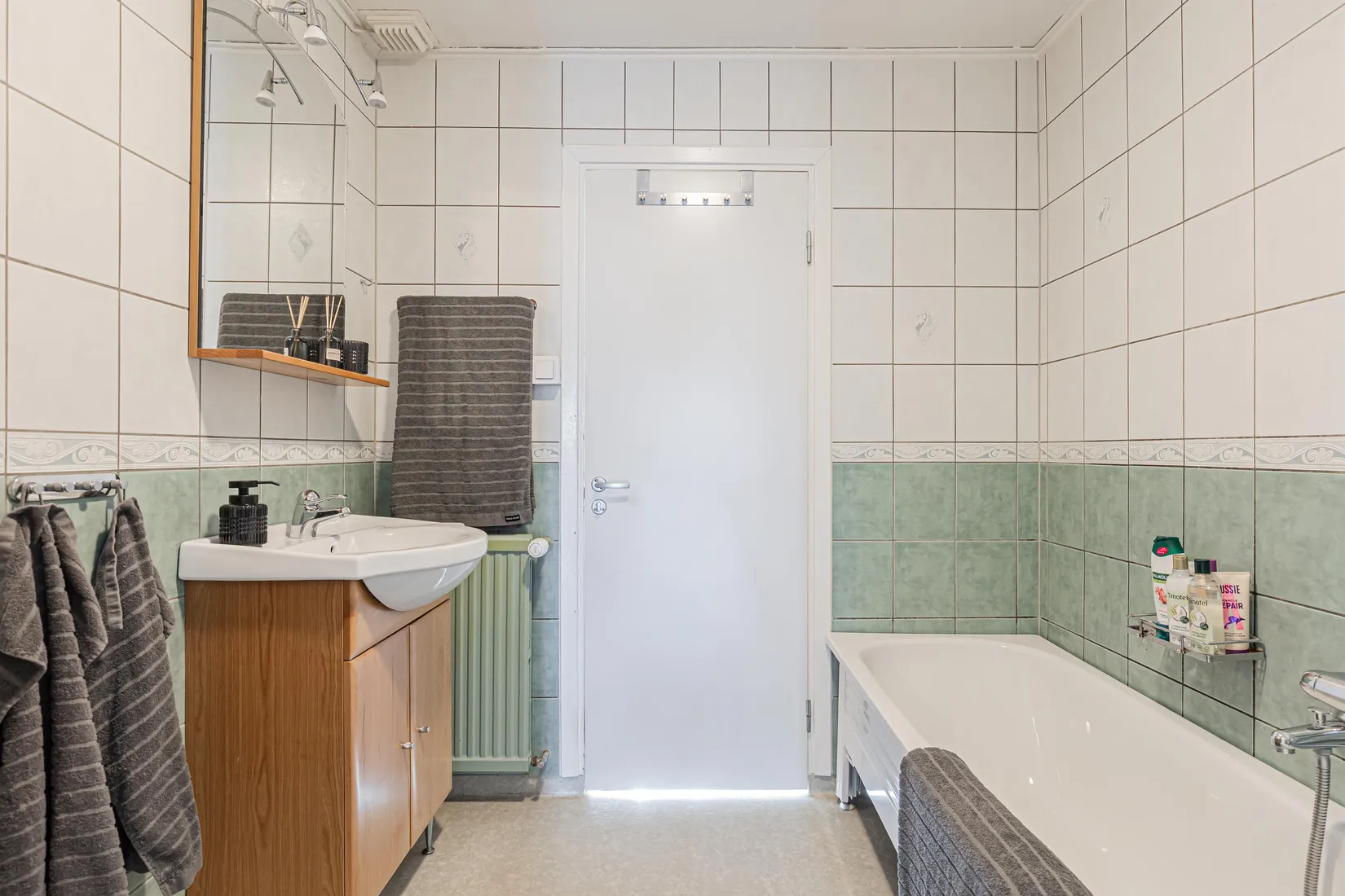 Villa, Radhus, Barkarö Bygata 5, Barkarö, Västerås