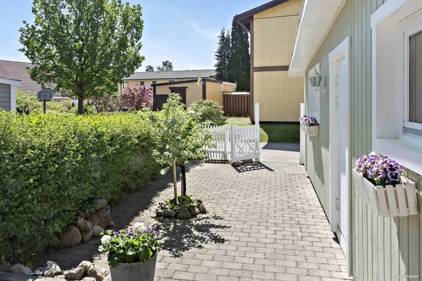 Villa, Radhus, Russingränd 11, Viksjö, Järfälla