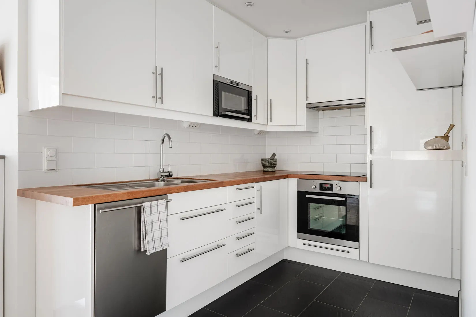 Bostadsrätt, EKBACKSVÄGEN 7A, Näsbypark - sjösidan, Täby