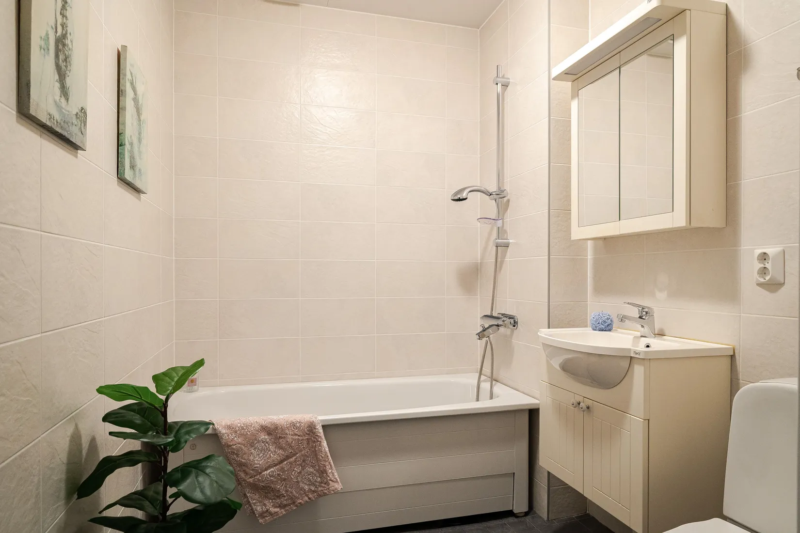 Villa, Radhus, Villagatan 44, Kullsta, Nynäshamn